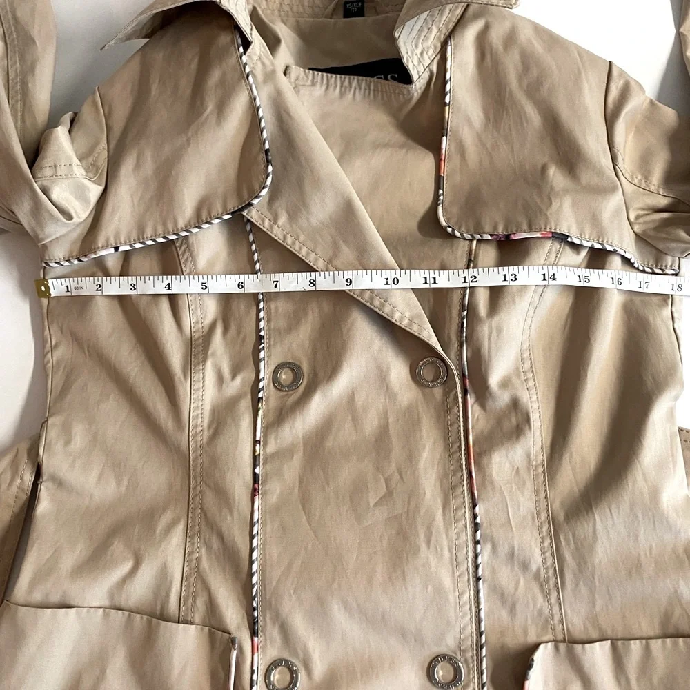 Classic Guess Belted Trench Coat size Double breasted with snap buttons.Size XS